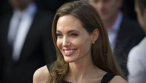 Angelina Jolie Vai Dar Aulas Em Universidade Londrina