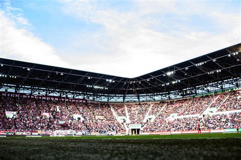 Fc köln secured three important points in the battle against relegation against fc augsburg on friday evening. FC Augsburg: Charity-Spiel-Veranstaltung mit Football Aid ...