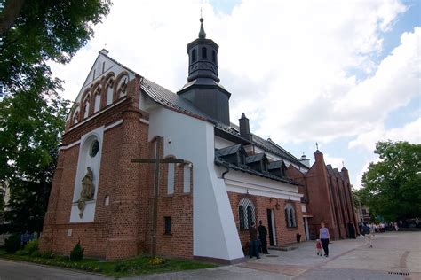 Największe pod względem powierzchni i ludności województwo, znajdujące się w środkowej i wschodniej części polski ma do zaoferowania o wiele. Warsaw Map - Mazowieckie, Poland - Mapcarta