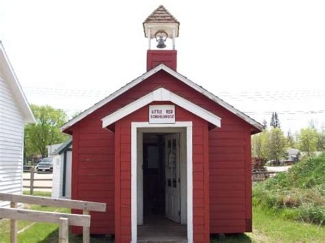 33,5 km da laura ingalls wilder museum. Laura Ingalls Wilder Museum school house - Picture of ...
