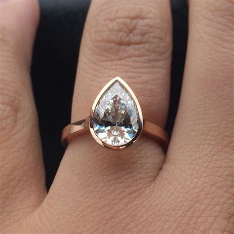 Available here spreads romance by the excellently cut diamond shapes. The perfect rose gold pear shaped diamond bezel engagement ...