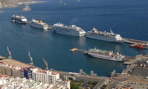 Hotellet ligger drygt 2 km från stranden. Santa Cruz de Tenerife (Canary Islands) cruise port ...
