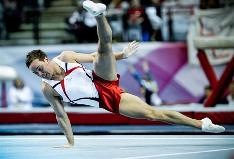 Jenis gerakan senam lantai yang pertama ialah gerakan senam guling depan atau forward roll. Senam Lantai : Pengertian, Sejarah, Jenis-Jenis, Tujuan ...