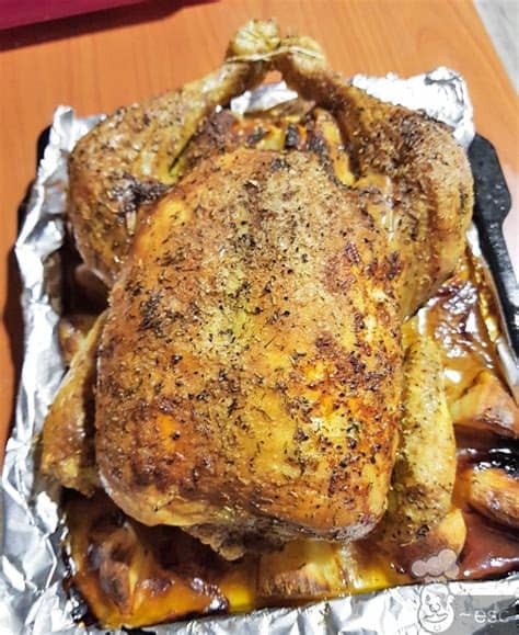 Ate las patas de pollo con hilo de cocina y refrigerar el pollo durante la noche. Cómo hacer el pollo asado en su punto usando un termómetro ...