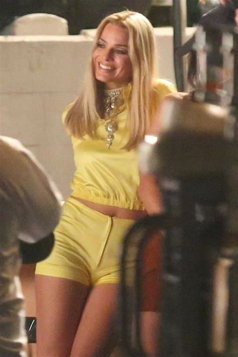Margot Robbie Filming Once Upon A Time In Hollywood In La 10112018 • Celebmafia