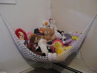 Check out these 23 cute storage solutions for stuffed toys. Ravelry: Toy Storage Hammock pattern by Dvortygirl