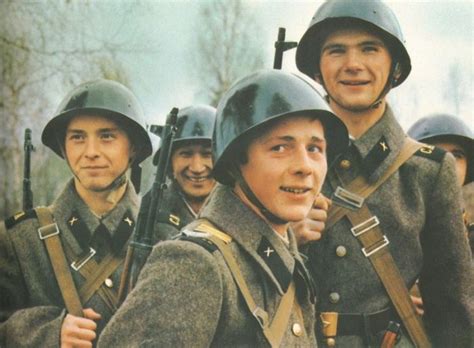 En vísperas de la conmemoración, el 23 de febrero, del día de los defensores de la patria, la embajada de a federación de rusia en la república de bulgaria, y la embajadora caridad yamira cueto milián y el consejero de la embajada cubana, disnael martínez rivera, participaron en estos. Dia de los defensores de la patria - Taringa!