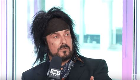 Mötley Crües Nikki Sixx Apologizes For Sexual Assault Story In Bands Memoir