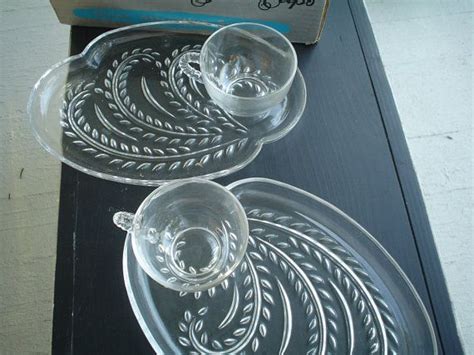 Vintage Federal Glass Retro Luncheon Plates And By Twobuttons4ever 22 25 Feather Pattern