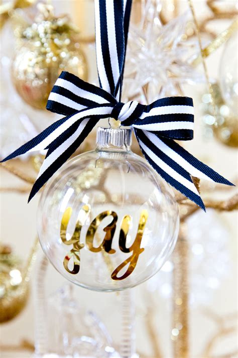 You.made this backs away slowly. avoid that crestfallen look with these awesome crafty ideas. DIY Personalized Ornaments for Christmas! | Pizzazzerie