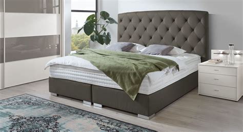 Es ist nicht immer klar abzugrenzen, ob es sich von der größe her um ein queensize bett oder doppelbett handelt. Kingsize & Queensize - Was versteht man darunter? BETTEN ...