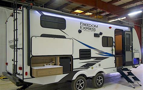 11 Best Travel Trailers With Murphy Beds Best Travel Trailers Travel