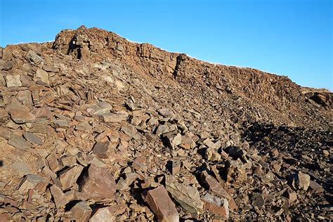It appears beneath continents, but not usually beneath oceans,5 and does not readily. What is the Mohorovicic Discontinuity? - WorldAtlas.com