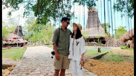Maybe you would like to learn more about one of these? Ibnu Jamil Dimabuk Cinta, Kini Pamer Foto Pegangan Tangan dengan Ririn Ekawati, Netizen Heboh ...