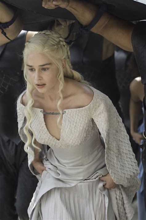 The 45 Most Stunning Looks On Game Of Thrones Game Of Thrones Outfits Daenerys Targaryen