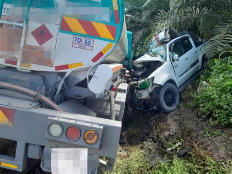 Wanita Maut Trak Pikap Bertembung Lori Tangki Kosmo Digital