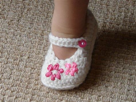 40 Adorable And FREE Crochet Baby Booties Patterns