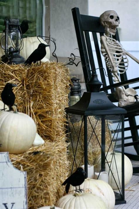 20 Fabulously Spooky Halloween Front Porches Halloween Outdoor