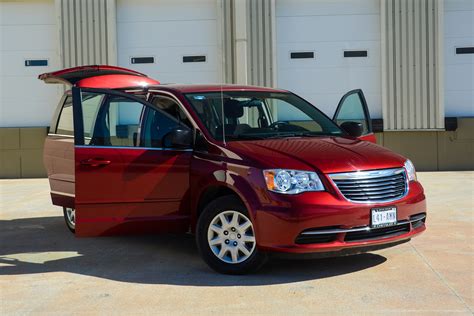 Chrysler Town And Country Vans 7 Pasajeros Bbb Rent A Car