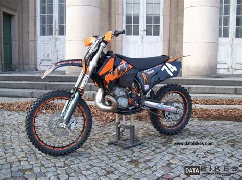 In 2004 ktm created the 250 sx, which is a single cylinder 249.00 ccm (15,11 cubic inches) beautiful motorcycle that we will now get to know better by examining its characteristics in further detail. 2004 KTM sx 250