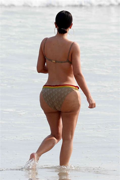 Kim Kardashian Mexico Pictures What Are They And Why Are They Trending