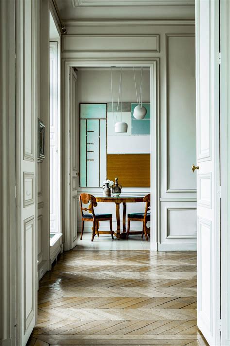 New Art And Tradition Effortlessly Commingle In This Paris Home