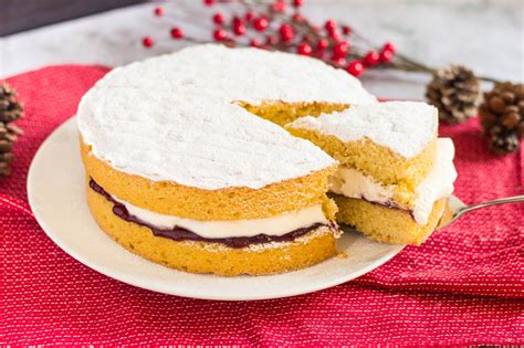 Christmas Spiced Victoria Sponge Cake Recipe