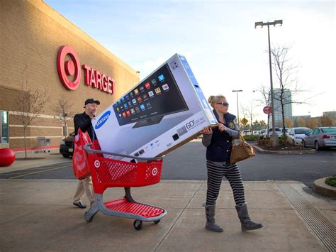 Embrace ‘Shop Early’ and Cancel ‘Black Friday’ - Bloomberg