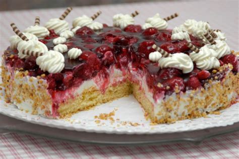 Rhabarber frischkase kuchen mamas rezepte mit bild und kalorienangaben / do ahead kann 3 tage im voraus gemacht werden. Himbeer-Frischkäse-Torte | Rezept | Leckere torten, Kuchen ...