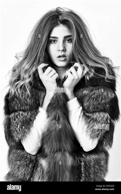 Female Brown Fur Coat Fur Store Model Enjoy Warm In Soft Fluffy Coat With Collar Fur Fashion