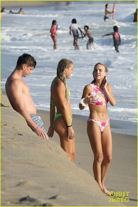 Too Hot To Handle S Harry Jowsey Gets Flirty With Tiktok Star Olivia Ponton At The Beach Photo
