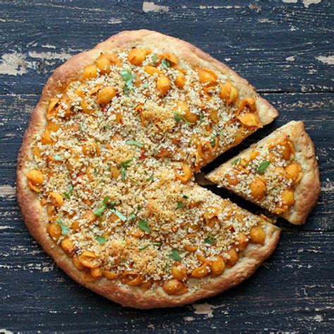 Chipotle Mac And Cheese Pizza With Kamut Wheat Cashew Crust Vegan Recipe Vegan Richa