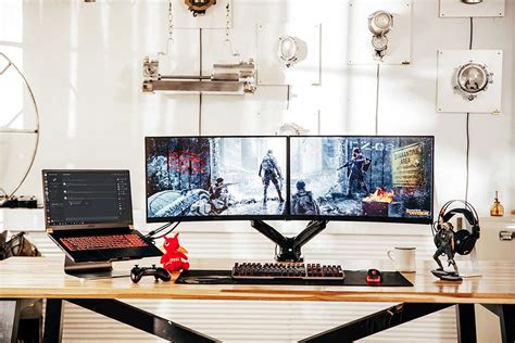 Connect Your Laptop To Multiple Gaming Monitors In 2020 Gaming Room
