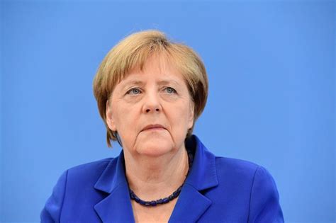 Trods Blodige Angreb Står Merkel Fast På Flygtningepolitik Bt Udland