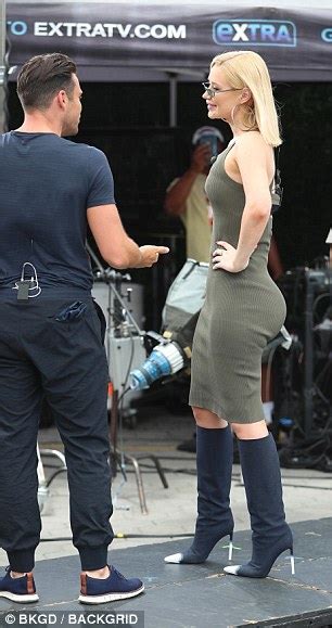 Iggy Azalea Flaunts Her Ample Assets In A Tight Green Dress As She Twerks During Tv Appearance