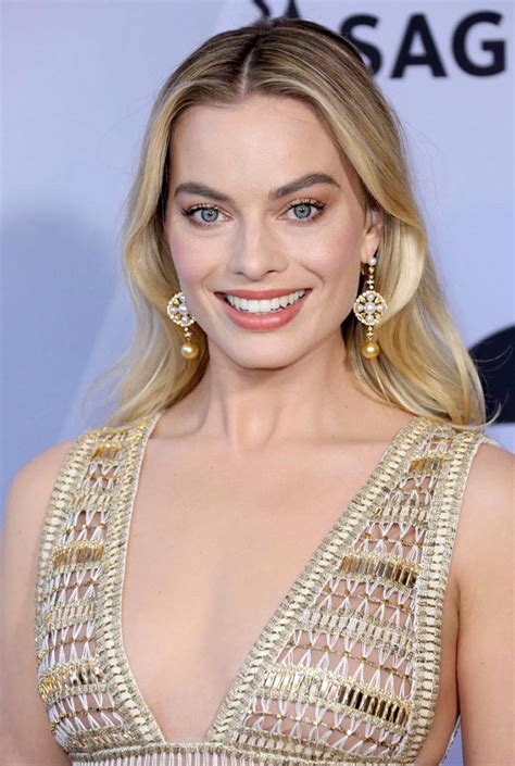 Margot Robbie Cleavage For Awards In La Scandal Planet