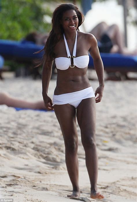 Tee S Blog Former Miss Usa Kenya Moore Shows Off Her Beach Body