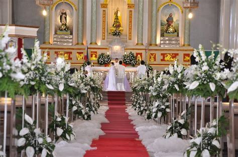 Rangkaian bunga di altar gereja. 35+ Ide Dekorasi Altar Pernikahan Gereja - Panicon Streets