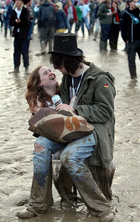 Glastonbury Festivalgoers Goofed Off In The Mud Cute Couples At