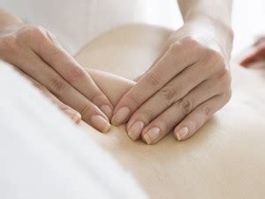 A relaxing massage doesn't require any specific methods. Massage manuel palper-rouler
