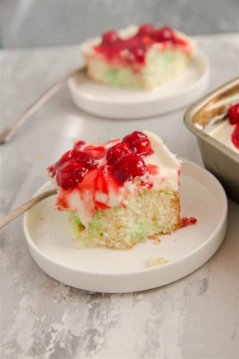 Www.mommyskitchen.net.visit this site for details: Holiday Jello Poke Cake | Lemons for Lulu | Bloglovin'