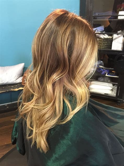 honey blonde ombré done with balayage blonde ombre honey blonde hair styles