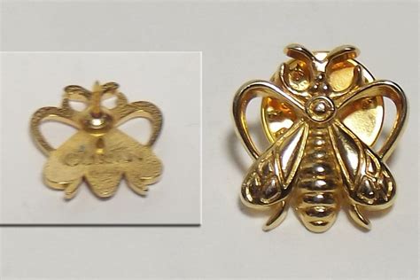 Pins Abeille Hauteur 17 Cm Siglé Guerlain Au Dos De Guerlain