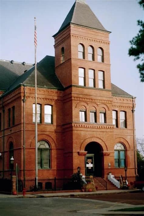 Historic Federal Courthouse Jefferson Texas Now Serves As The