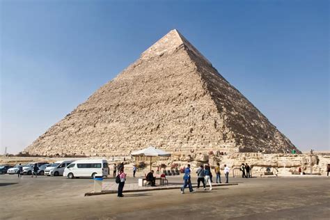 The Pyramid Of Khafre Chephren In Giza Plateau Historical Egypt