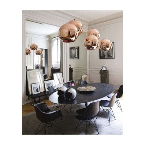Mark, the owner of iconic interiors, demonstrates the eero saarinen style table. Tulip Oval Marble table - Eero Saarinen Knoll replica