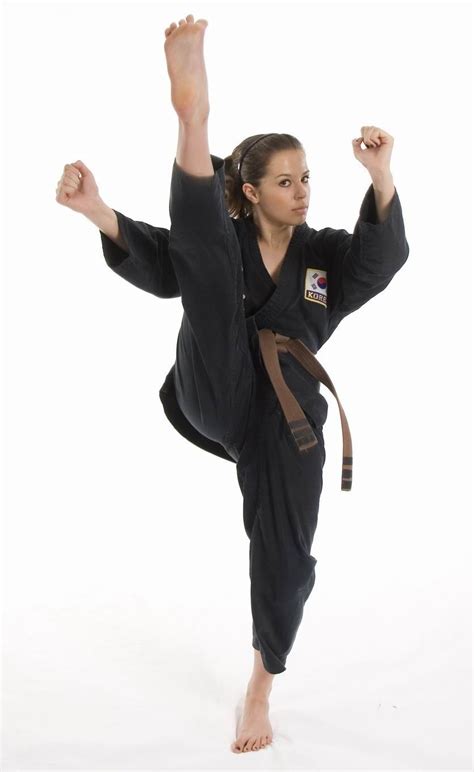 Pin By Johann3444 On Kicking Women Karate Martial Arts Girl Martial Arts Women