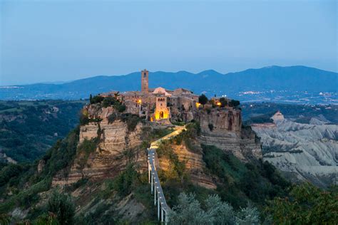 Civita Di Bagnoregio Italy Part One Man Woman Camera