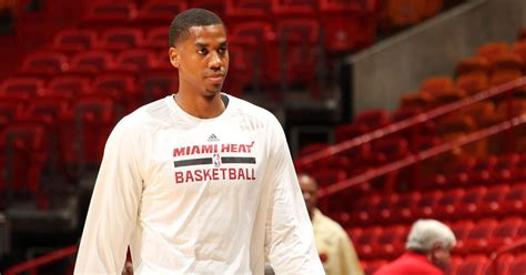 Heats Hassan Whiteside Takes Ten Stitches After Cutting Hand Cbs Miami