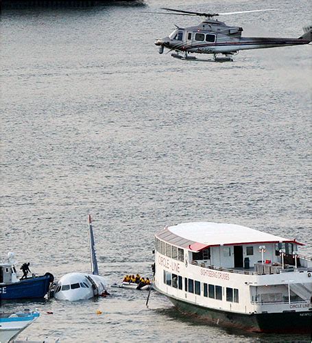 Plane Crashes Into Hudson River The New York Times U S Slide Show Slide 13 Of 16